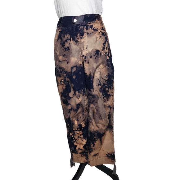 Ralph Lauren. One-of-a-kind, upcycled cargo, capri pants. Size: 10 - Picture 1 of 11